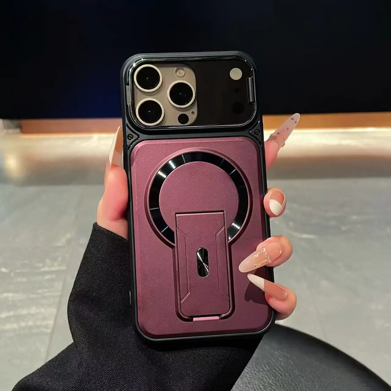 Camera Lens Protector - iPhone 16、15、14 Plus、13、12、11、17、18 Pro Max、17 Airに対応。折りたたみ式スタンド、マグネット式、カメラレンズ保護カバー付きのアーマーケース。MagSafe対応。