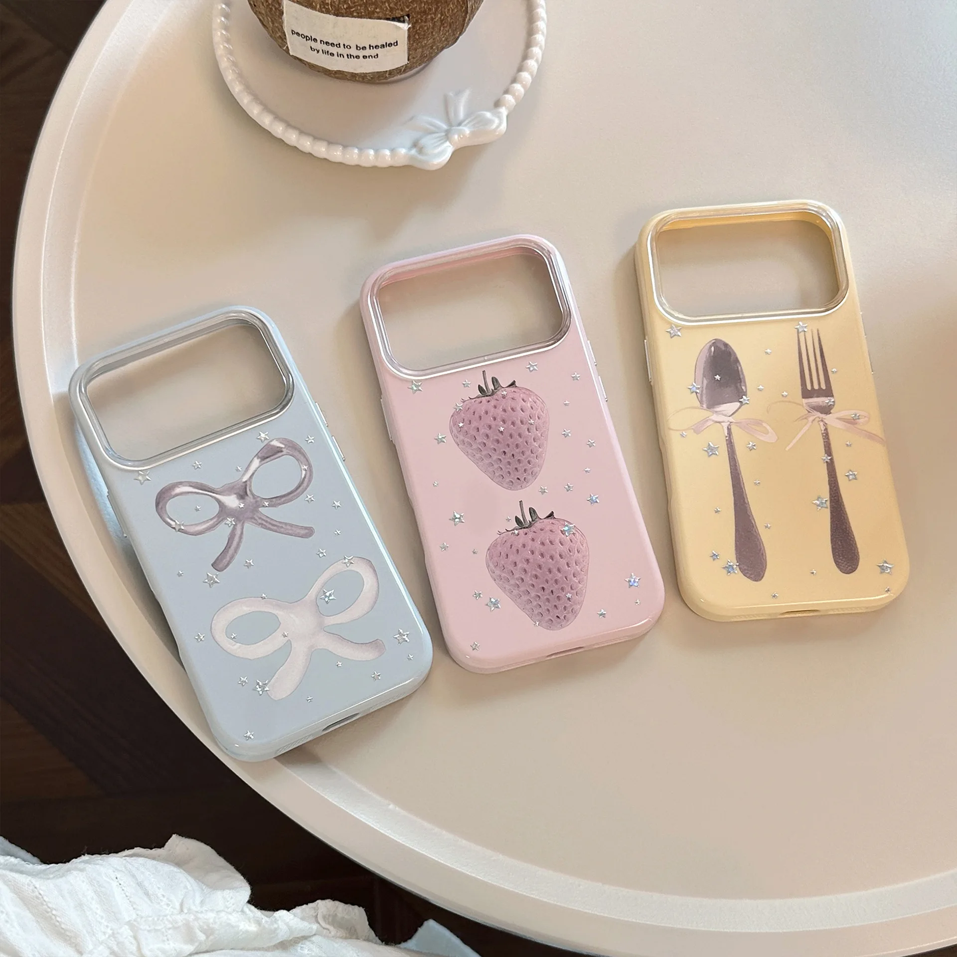 Apple Iphone 15 Pro Max - iPhone 18、17、16、15、14、13、12 Pro Max対応、高級感のあるキャンディカラーと銀色の星のイラストが施された、耐衝撃性に優れたソフトケース。